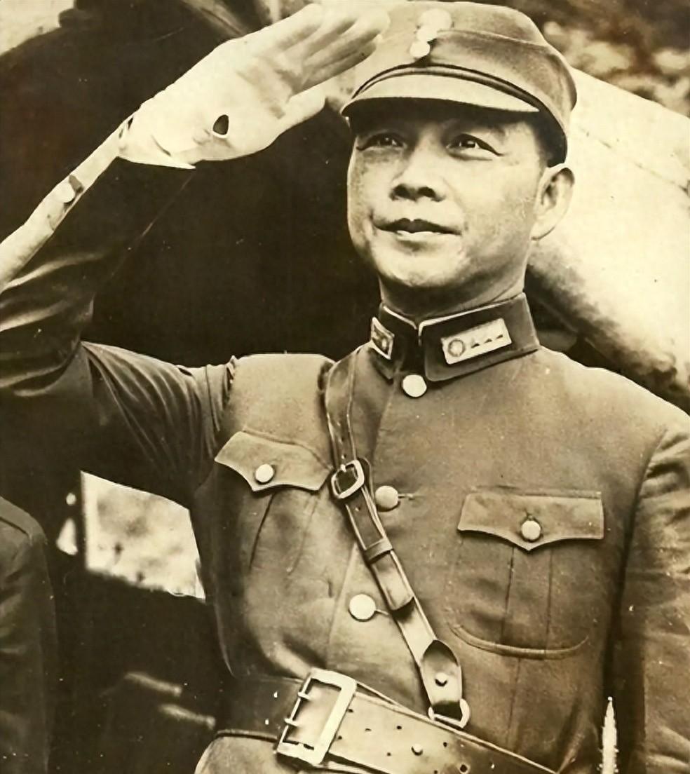 曾经危害新四军的汪伪军司令李长江，为何在上海依然平稳生活至1956年未遭惩罚？