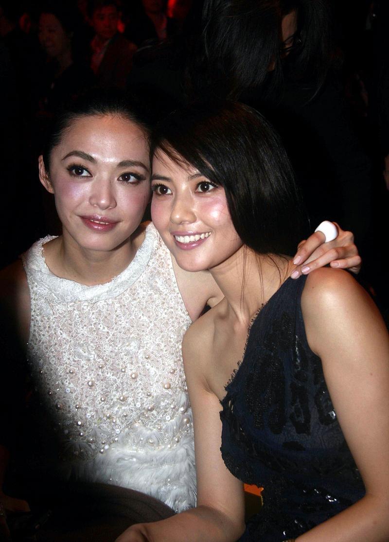 姚晨与高圆圆是同龄人，两人也多次同框亮相过，看着都好nice的。这是2010
