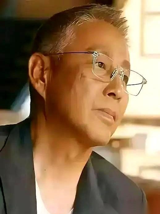 陈道明有句话，直接把饭局上那些“好人缘”的兄弟，扒了个底朝天。电话一响，哥们儿