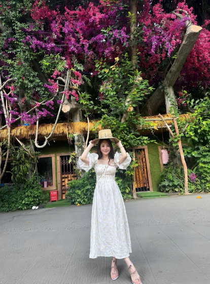 方媛，不愧是天王的审美，美中不足的就是这脚丫子了。