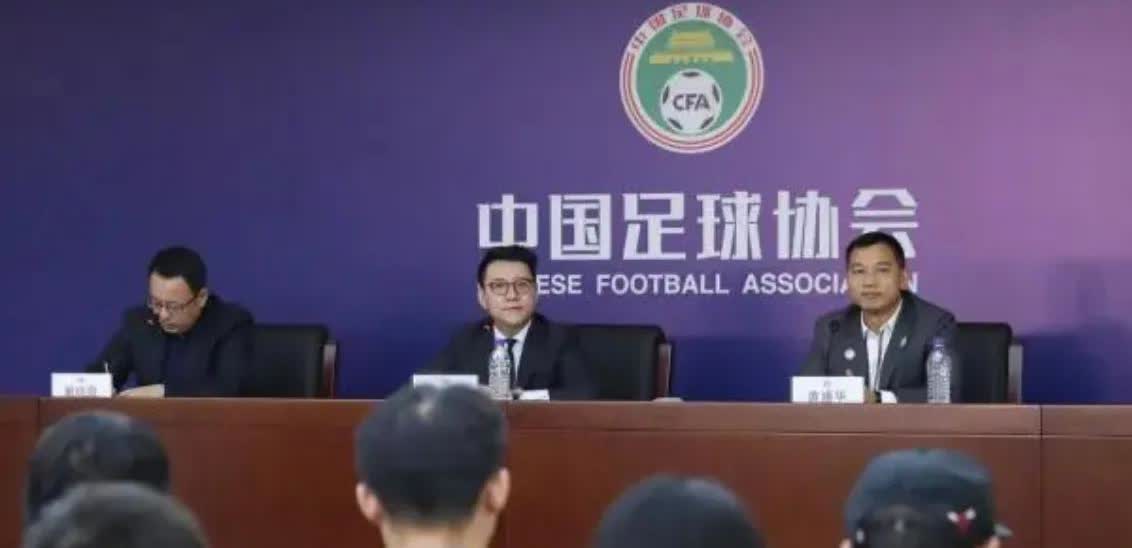 申花被艾堃黑的点球，中国足协评议组最新答案已出：判罚准确！评议组难