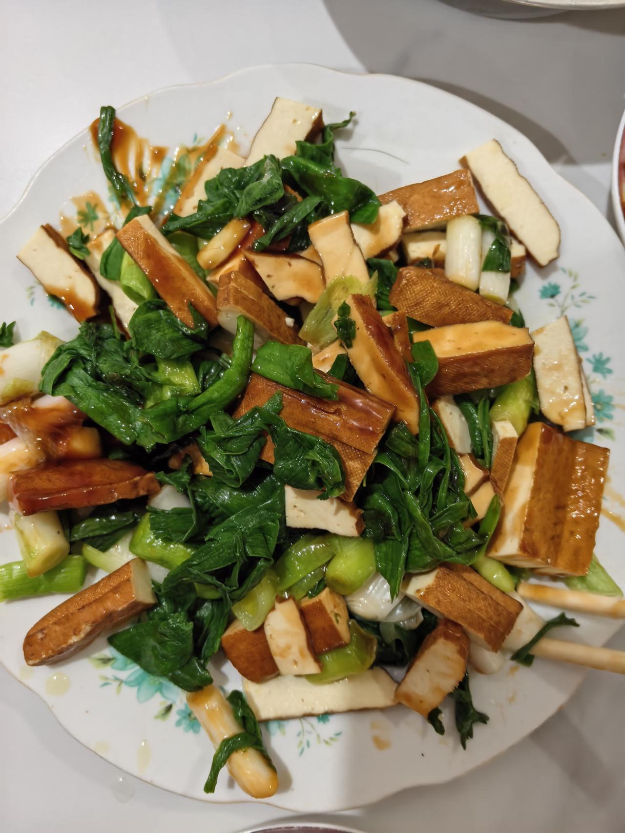 昨天给家里打电话，爸爸问我今年赚了多少钱？哎，今年大环境不好，存款也只有一个四