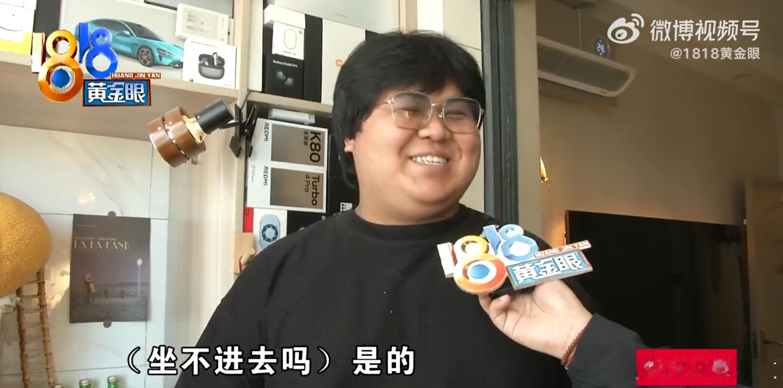 小伙家有200台小米设备不满手机售后记者很过分问小陈为什么没有买小米汽车，人家尴