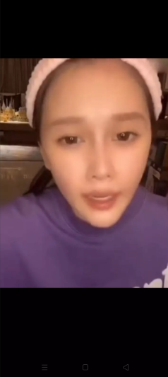 昨天，本山大叔女儿球球开播与粉丝聊天，被问道与同父异母姐姐赵玉芳的关系时，球球