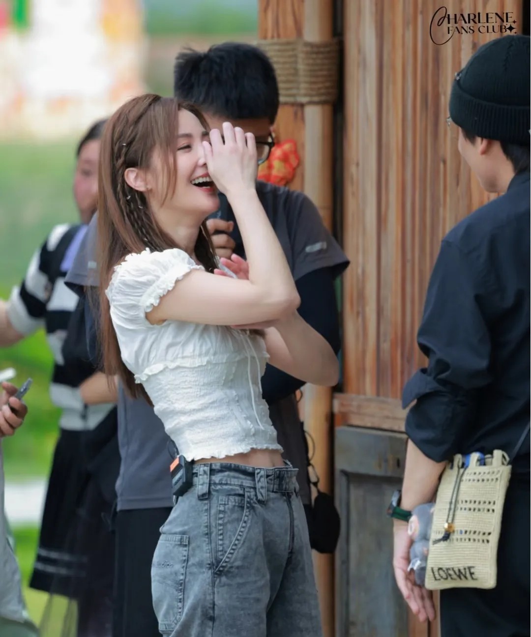阿Sa，这身材太绝了，哪像45的人。就想知道这靴子真的不热吗？