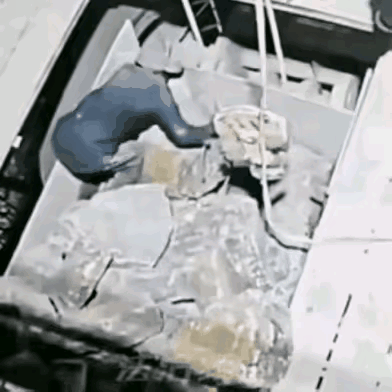 请到这样员工，你先备100万。