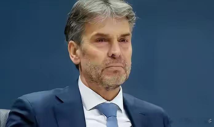 有人说不要因为安世半导体的事情去制裁阿斯麦，毕竟那是世界上唯一的一家能制造高端光