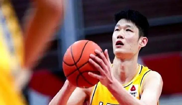 别盯着得分榜了，CBA最被高估的数据，是得分。昨晚胡金秋砍下25+10，正负值