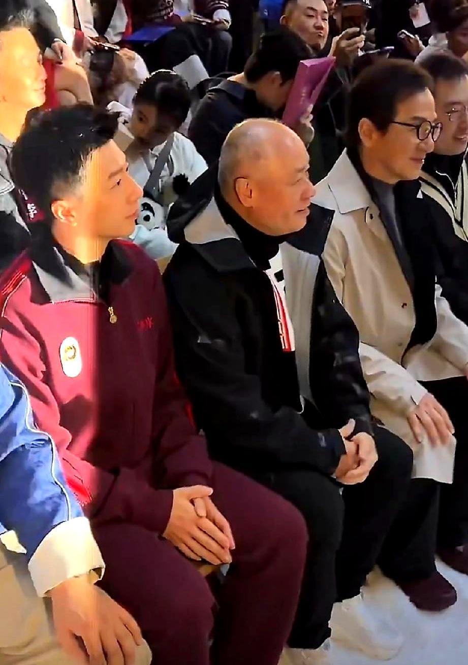 1月16日，米兰男装周。李宁把秀场搬进意大利老剧院，主题一句话：每个人都是运动员