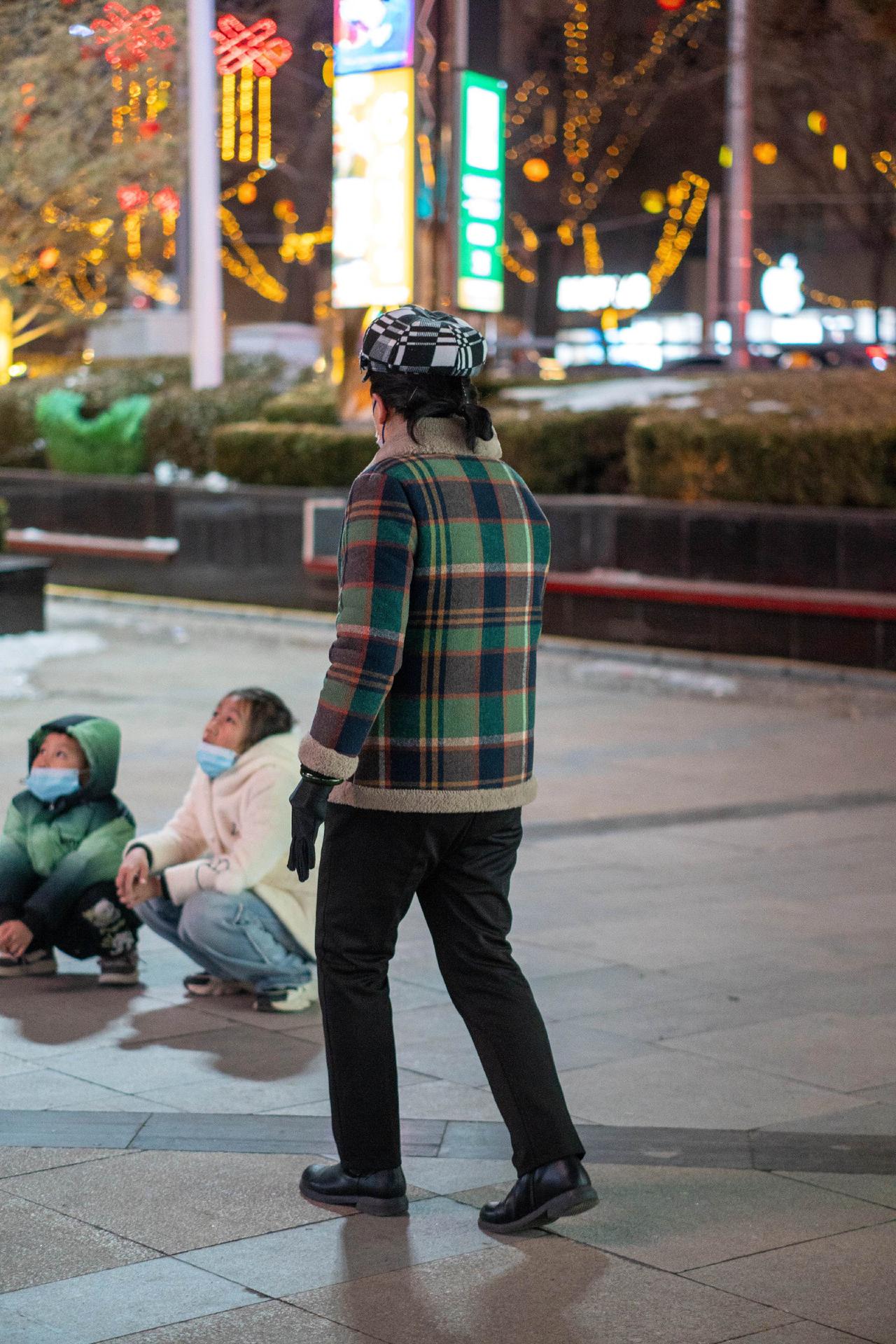 上午我正忙着手头的事，突然收到我妈发来的微信：“在吗？”我一看，心里“咯噔”