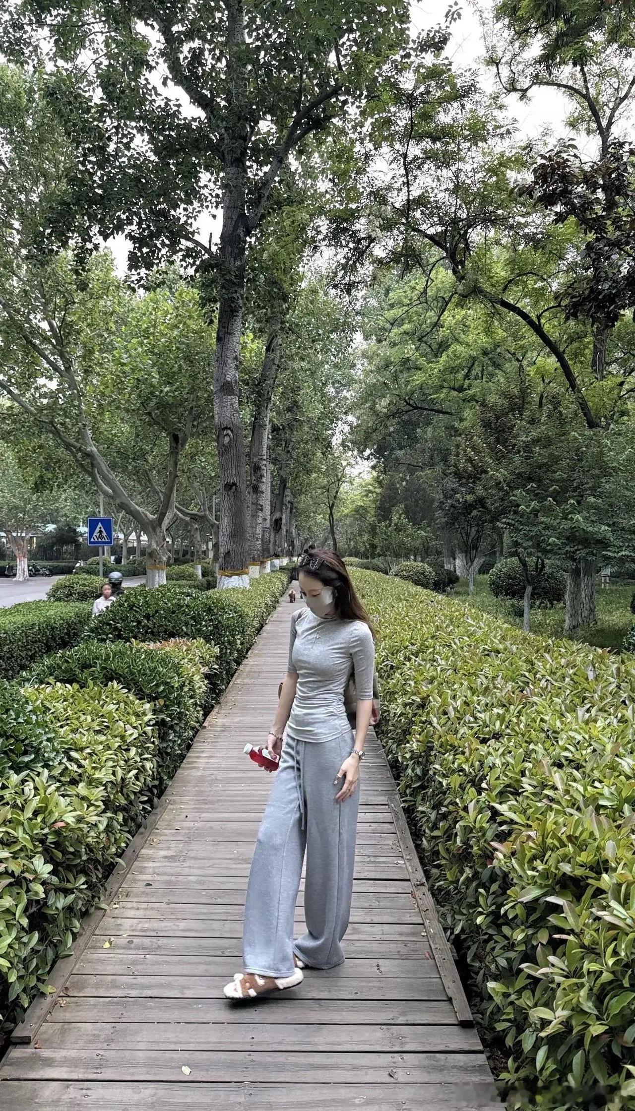 女人混职场，守住这3条底线，越走越顺在职场待久了你会发现，女人如果不懂守底线，简