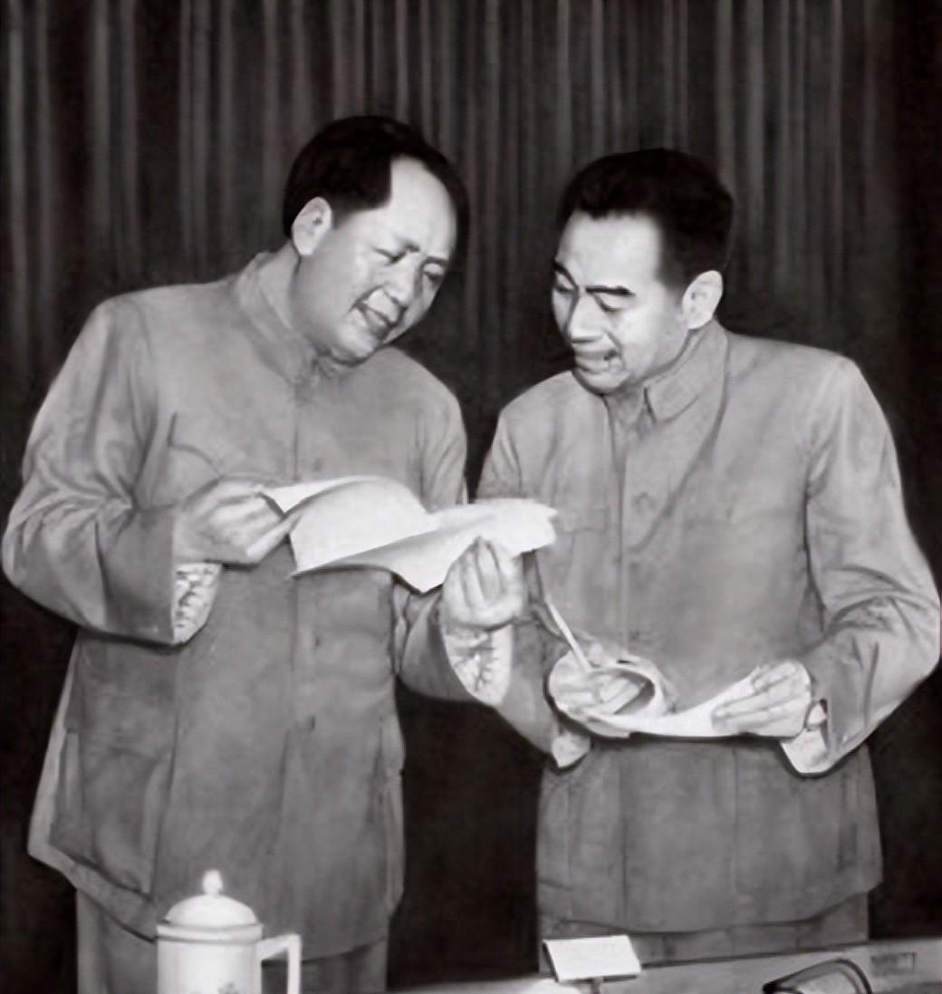 1971年毛主席想引进“的确良”裤子技术，华国锋接到指示后具体是怎么执行的？1