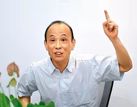 韩志鹏，1955年出生于广州，广东广播电视台特约评论员、广州市原政协委员，202