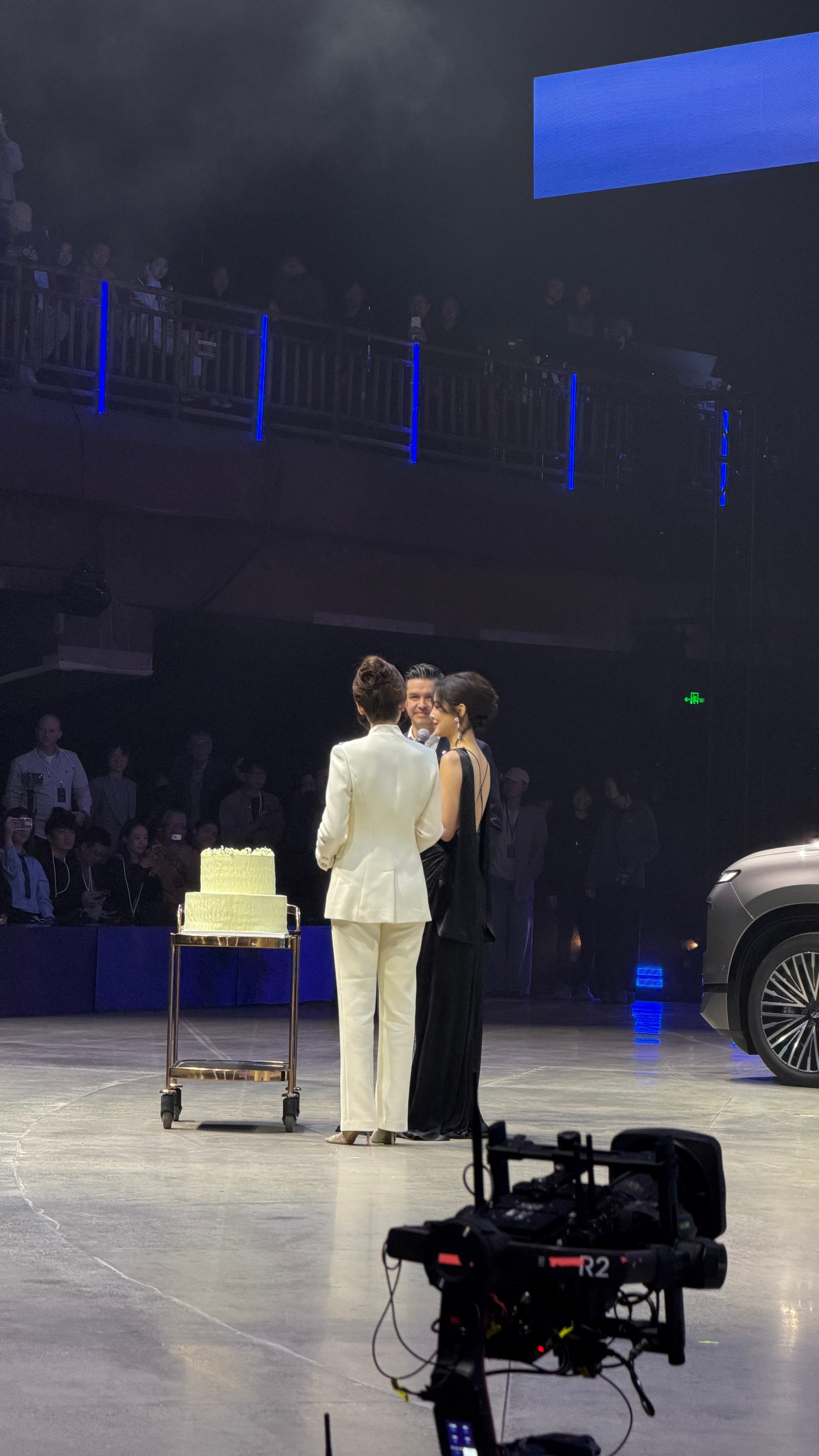 辛芷蕾大众汽车焕新代言人昨天还是辛芷蕾的生日🎂～在现场收到了蛋糕🍰，还有一台