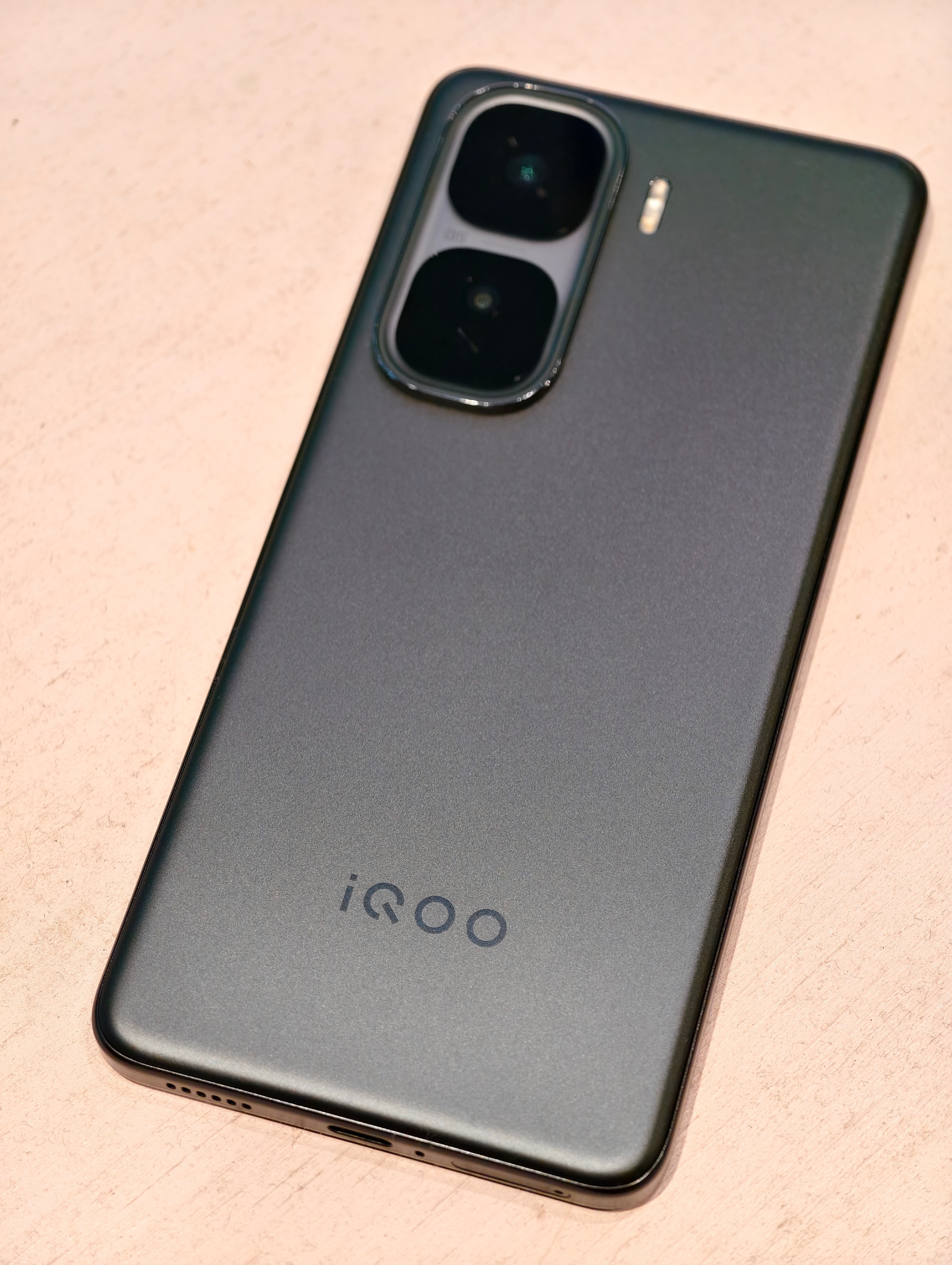 这个月20号发布的新机器，iQOONeo10Pro＋，拥有同价位段越级体
