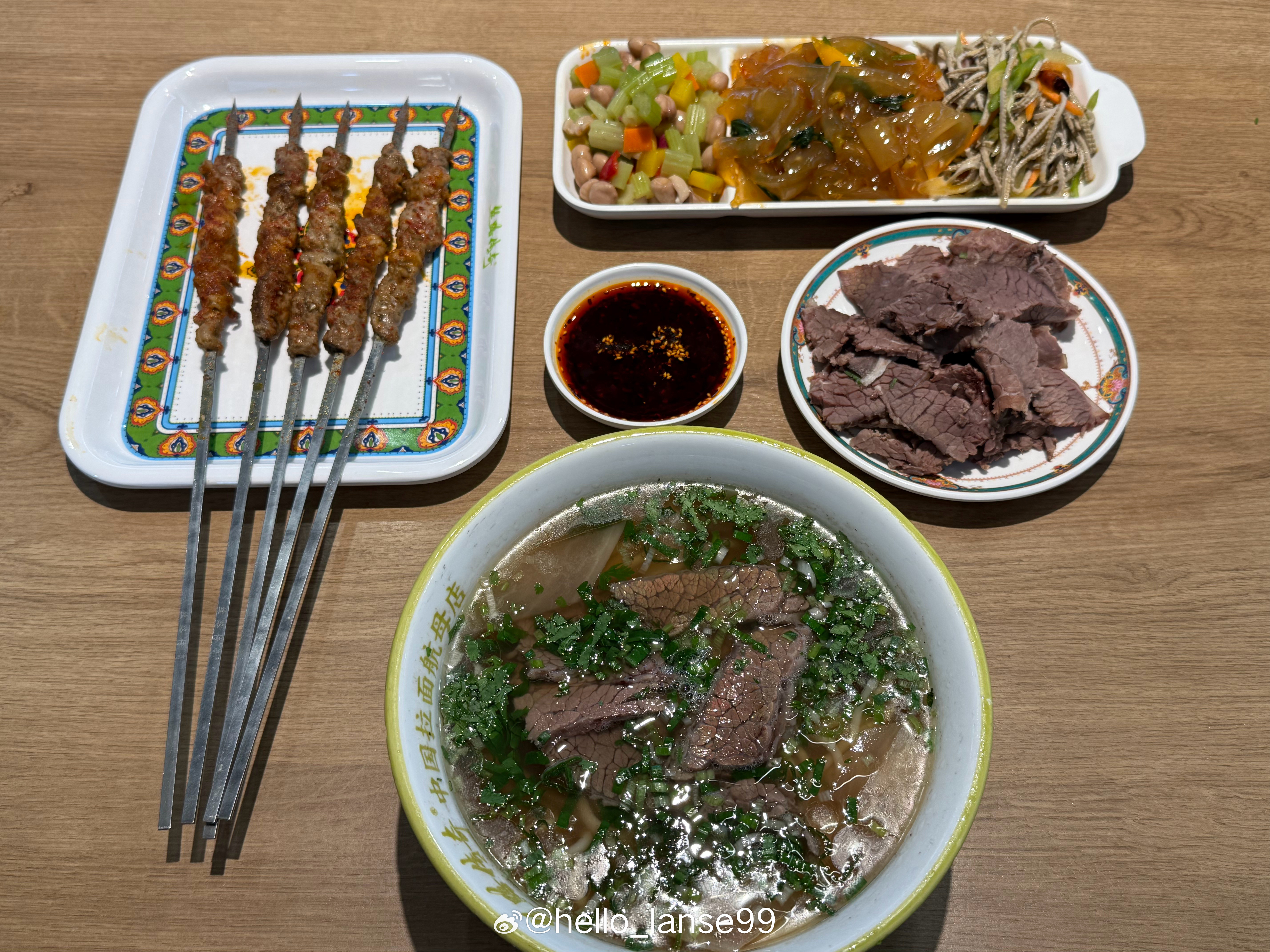 过度消费了，谁会吃个牛肉拉面花小120…… 就知道羊肉串6块一串，5串...