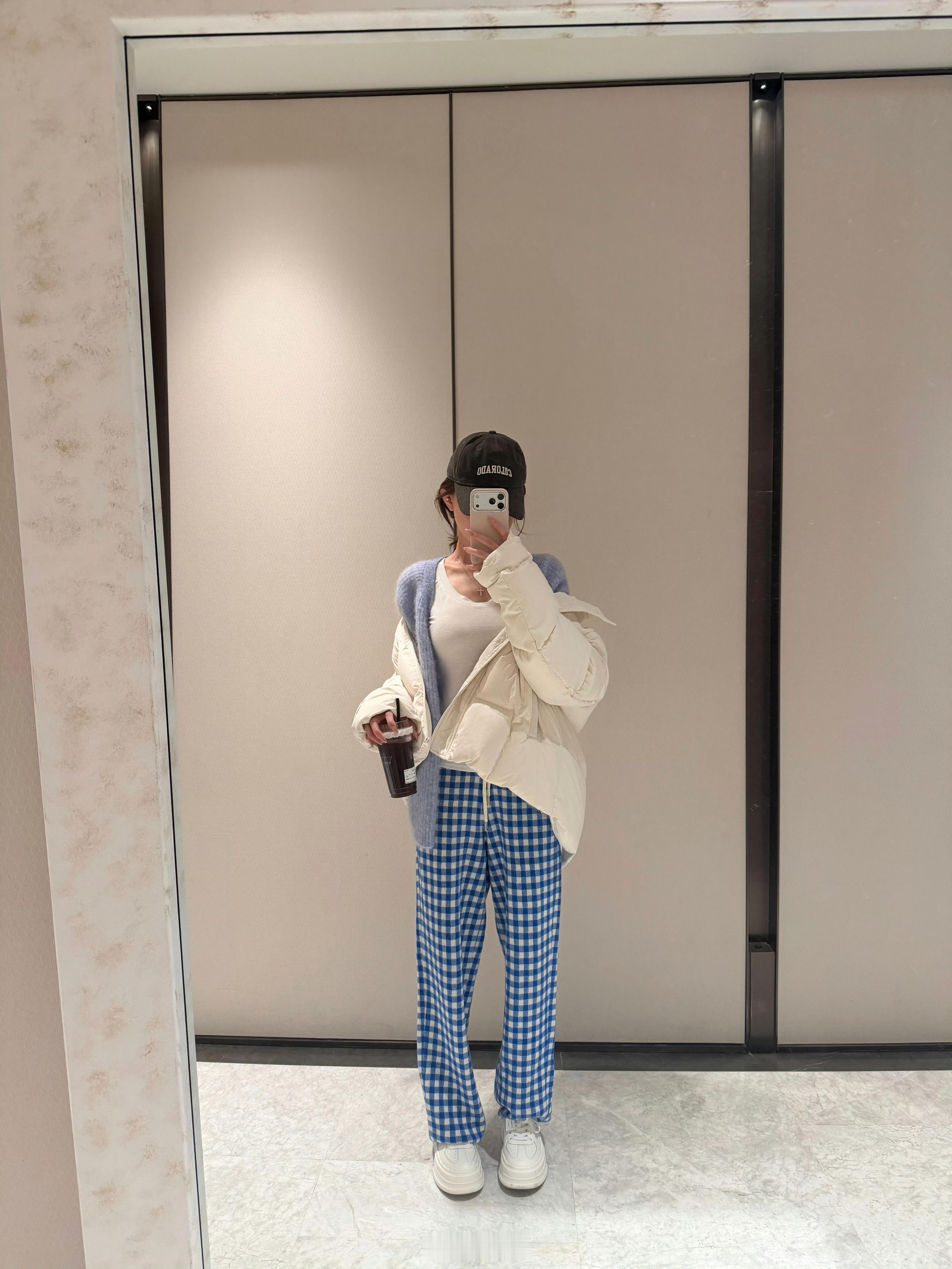 消费升级，越来越多好看的小姐姐用上了最新款iPhone17ProMax！