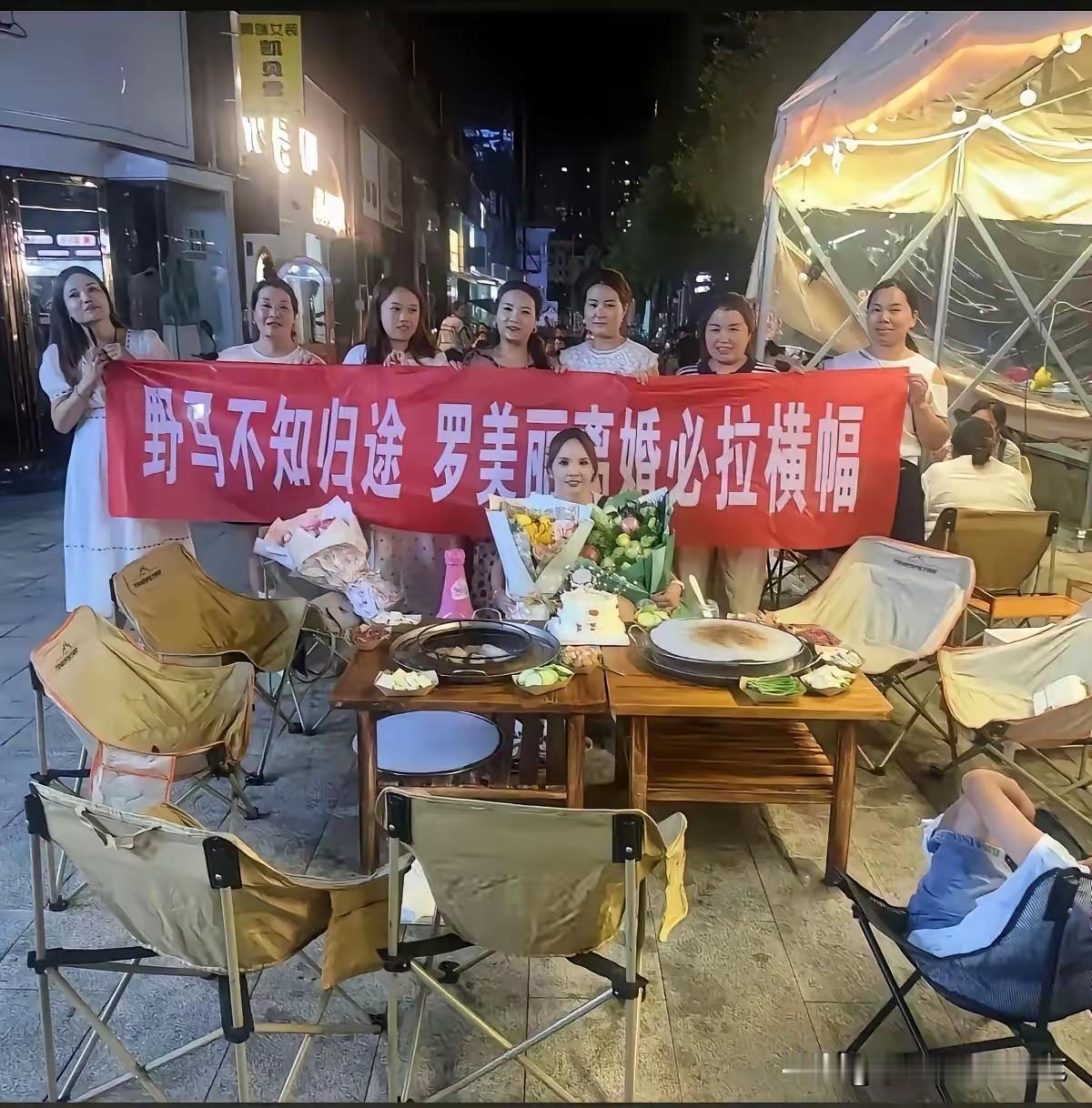 闺蜜祝贺离婚有违传统价值这是价值观错乱导致的社会乱象