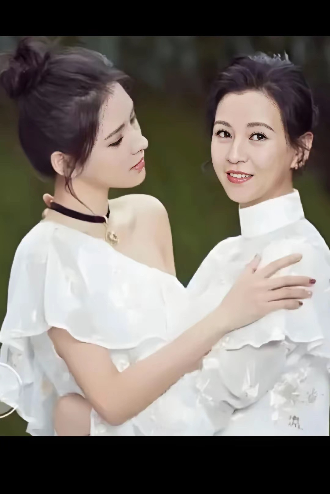 一直以为她的美是花了钱的！直到看到了她的妈妈！有些人就是天生吃娱乐圈这碗饭的，张