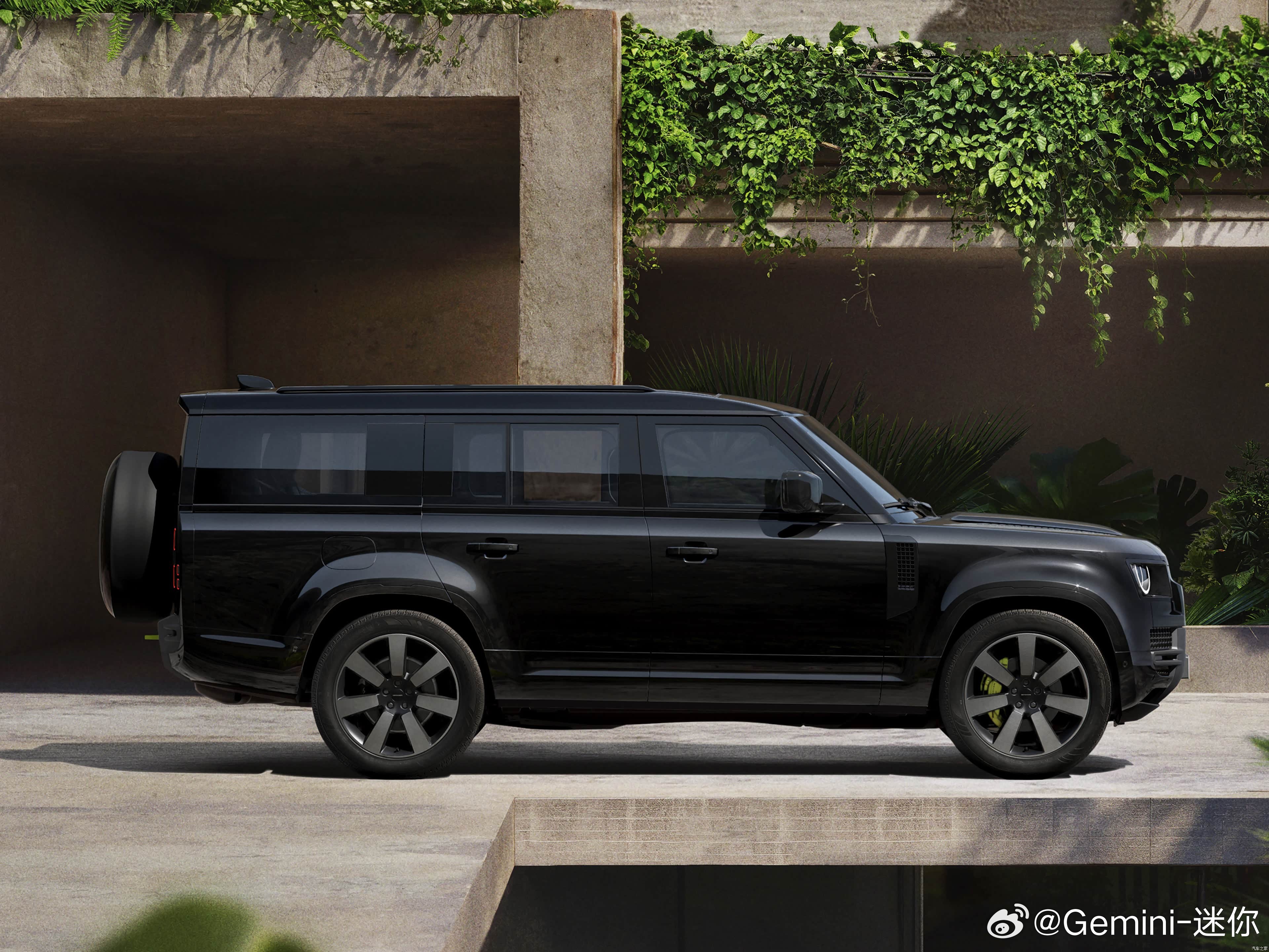 说到长城H10这个新物种“大六座方盒子SUV”，我想到两款车一个是极石01，另一