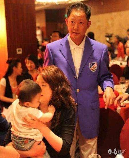 中收入阶层消费比例图_中戏收入(3)