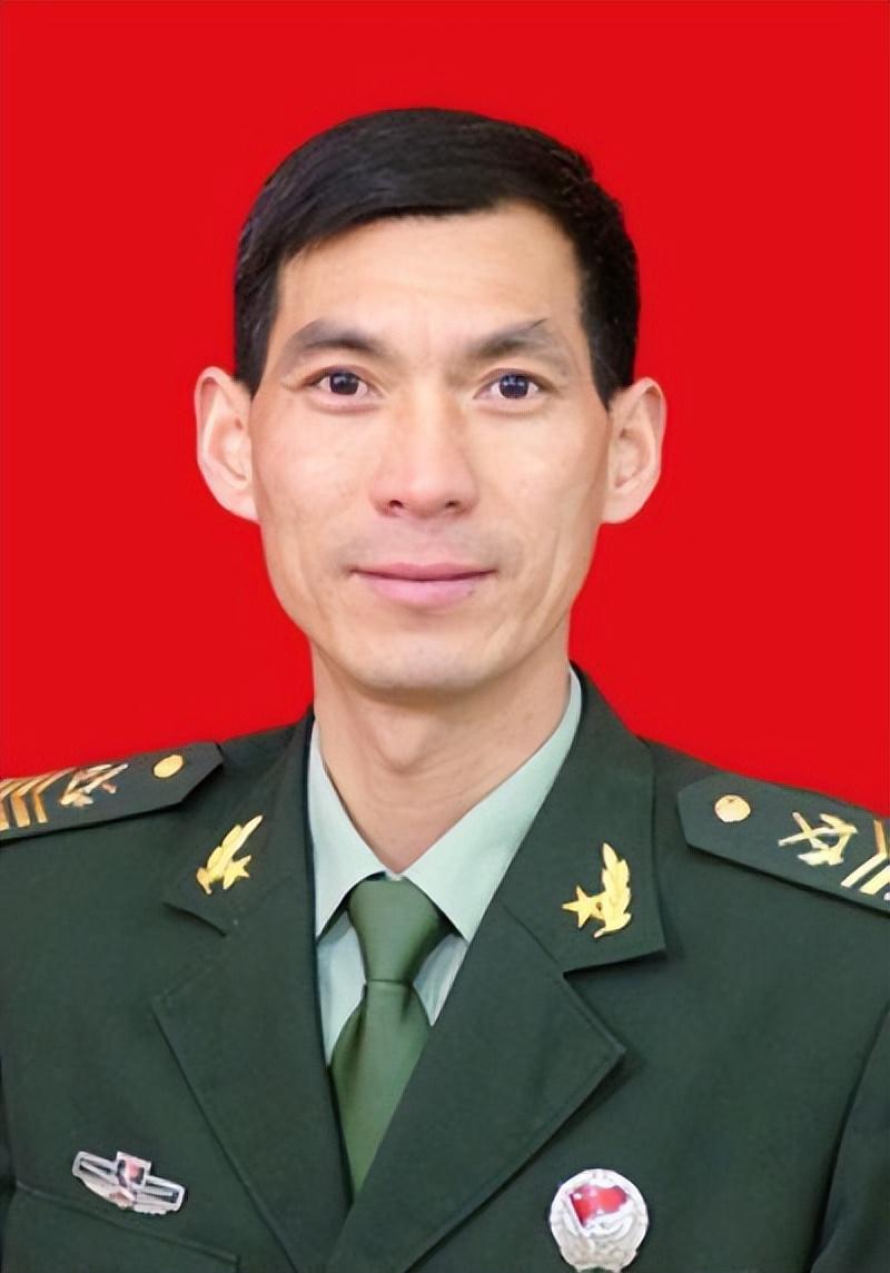 芮银超，男，汉族，1970年8月生，中共党员，中国人民解放军某部队特设师。是德耀