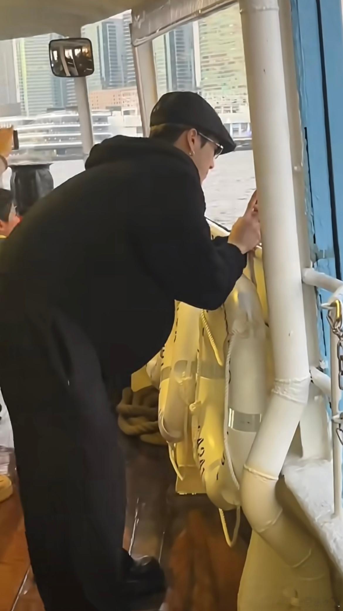 梦变现实做了很久能看到你回香港逛吃逛喝被偶遇的场景的梦王嘉尔