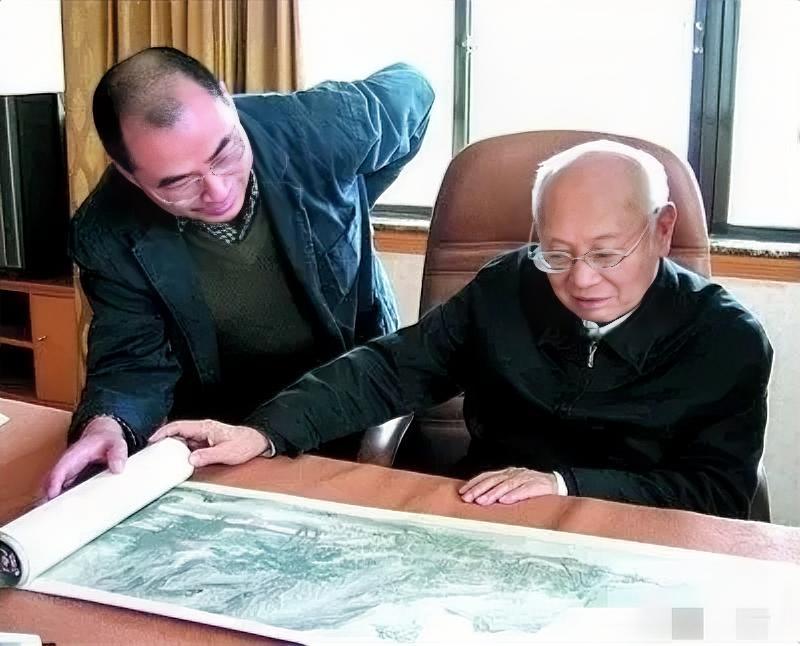 这草台班子，离塌台真的不远了……老话说不怕贼偷，就怕贼惦记，尤其当这“贼”穿