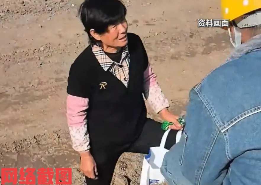 山东日照有数名户外电力施工工人。这群工人是由河南过来在这里干活，在干完活之后