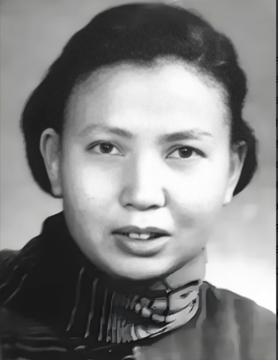 1941年冬天，江苏如皋，土坑已经挖好，21岁的莫林被押到坑边，马上就要被活埋。
