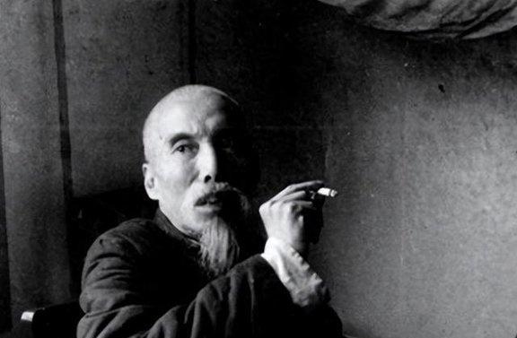 中原突围战，一纵队司令被俘，为了逼迫他投降，蒋介石想了条毒计。这位被俘的将