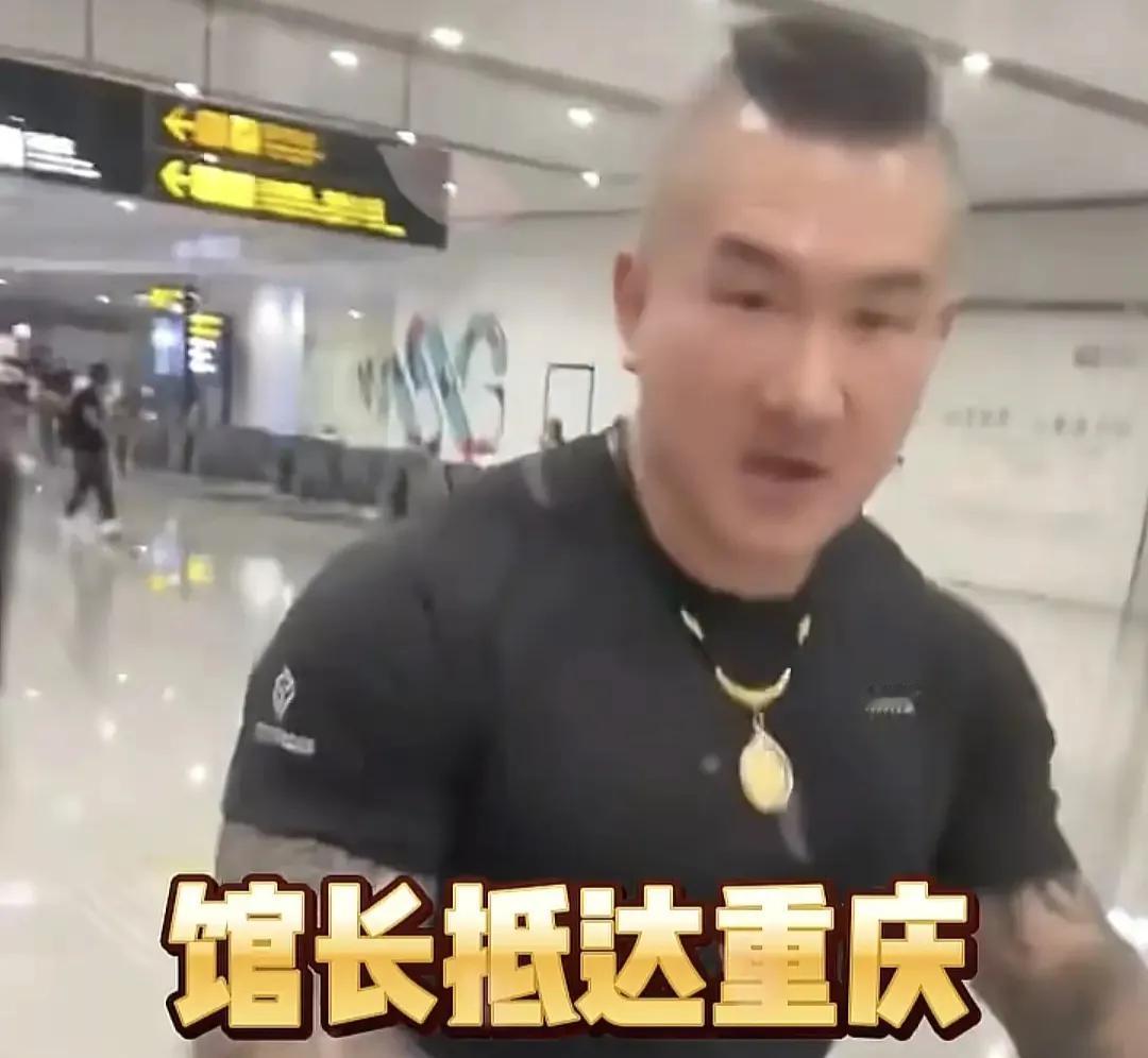 馆长这次川渝行，看起来是真圆梦了，亲自观看张雪机车是怎么炼成馆长这次来到川渝地