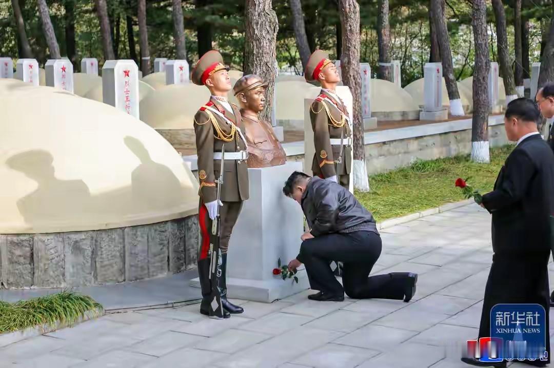 金正恩凭吊毛岸英烈士墓！10月24日，金正恩参谒位于平安南道桧仓郡的中国人民志