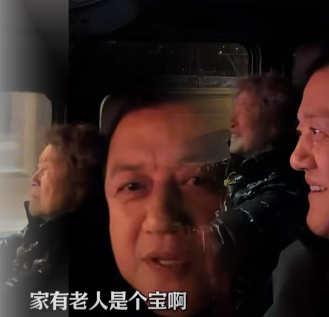 你还在抱怨生活太难？看看李亚鹏的八旬老妈。儿子背着巨额债务、舆论骂声，她照样