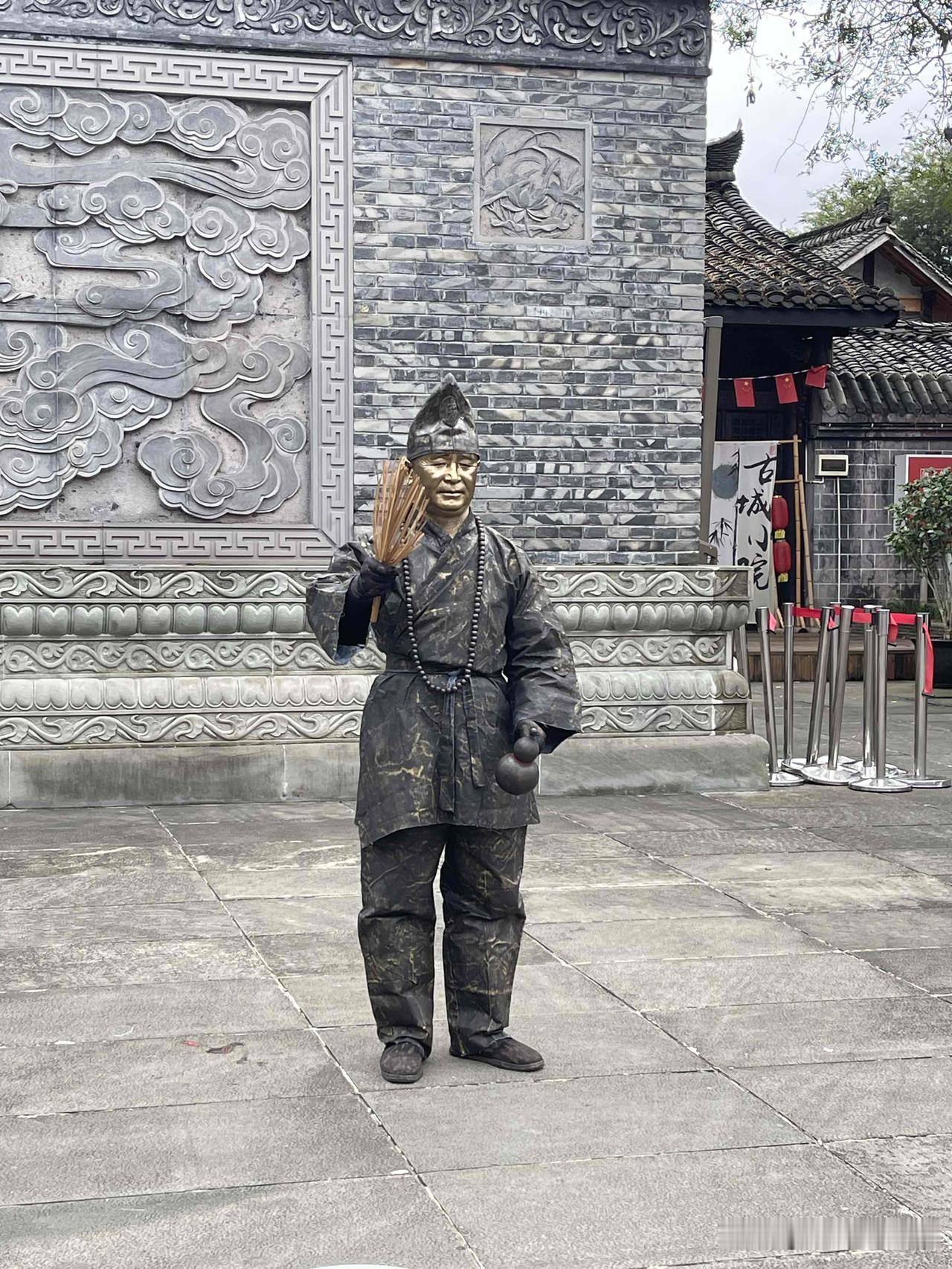 冬日生活打卡季大家来猜猜，这个铜人是真的还是假的？