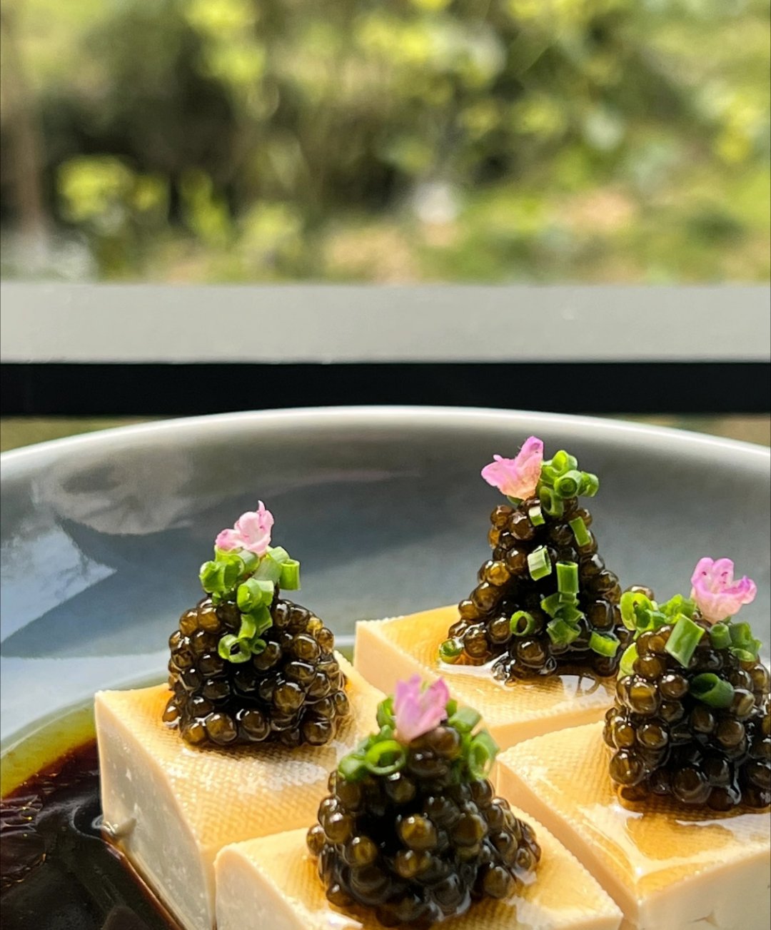 全球每3勺鱼子酱，就有1勺来自中国。很多人还不知道这事儿。以前一提鱼子酱就是法国