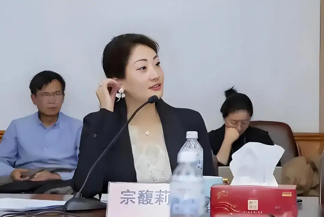 事实证明,娃哈哈根本离不开宗馥莉。1.杭州上城区“国资”虽然掌握大股权,但却