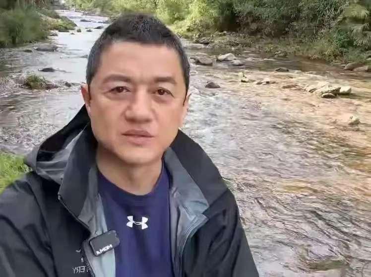 中国最败家的男人————非李亚鹏莫属！当年大红大紫的时候，他真的是亿万富翁，