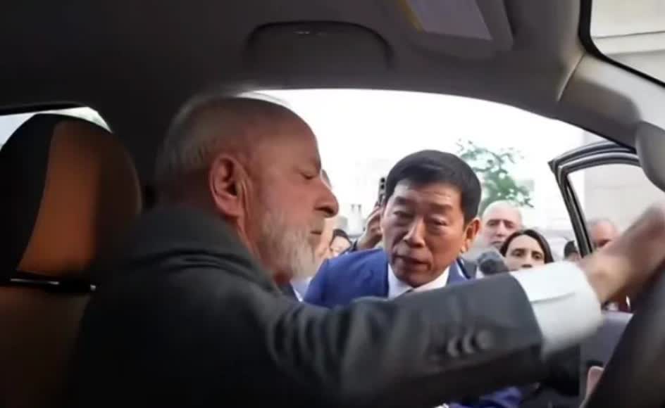 魏建军向巴西总统介绍自家的长城mpv高山，最后还来了句：我们这车肯定卖的比丰田便