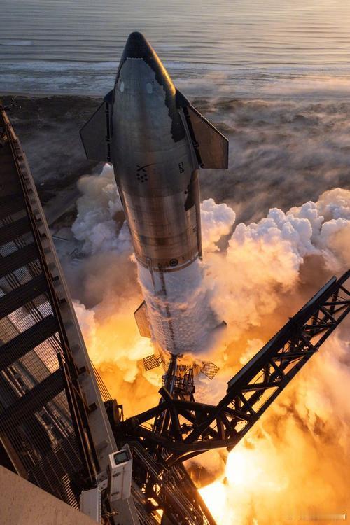 SpaceX的星舰第三次试飞成功了。虽然最后还是爆炸了，但这次测试了热分离技术，取得了巨大进展。马斯