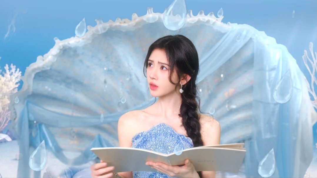 鞠婧祎的美不止一面真正动人的美感，从来都不会被单一框架困住。时而灵动稚气，双