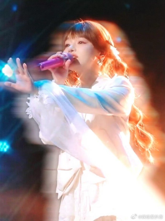 《此生不换》前奏一响直接破防！黄霄雲的嗓音清澈又有力量，转音丝滑到犯规，高音一出