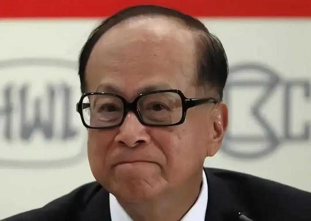 李嘉诚还想耍花招,官方强硬表态,一句话堵死了长和集团所有后路