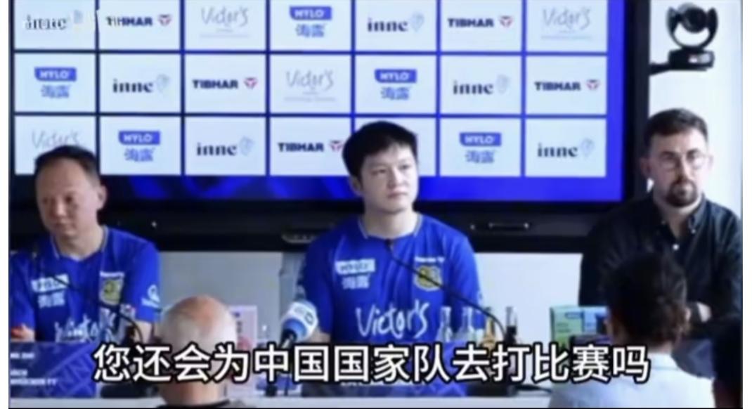 面对记者的刁钻问题，看东哥如何高情商化解尴尬，记者问：您将来还会为中国国家