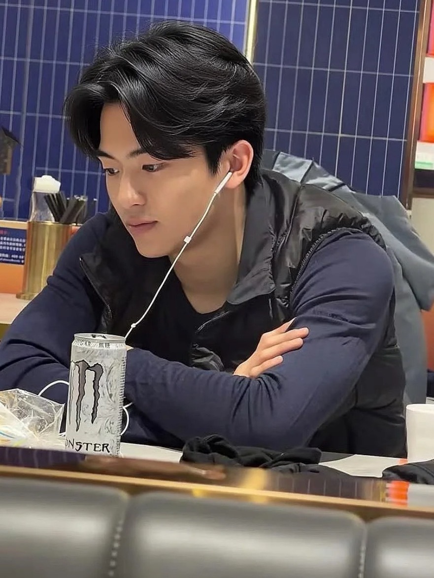 谢霆锋大儿子换个发型的话就很帅了…其实已经蛮帅的了