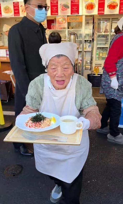 日本专家建议老人集体自杀,日本网友竟然表示完全同意!在日本老人已经不再是值得尊重