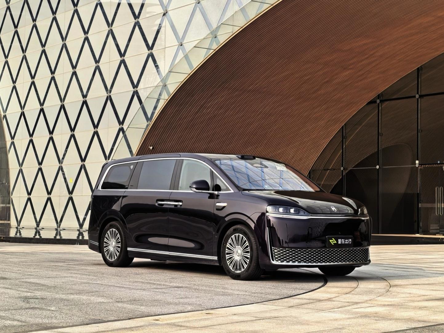 智界v9无敌第二排。