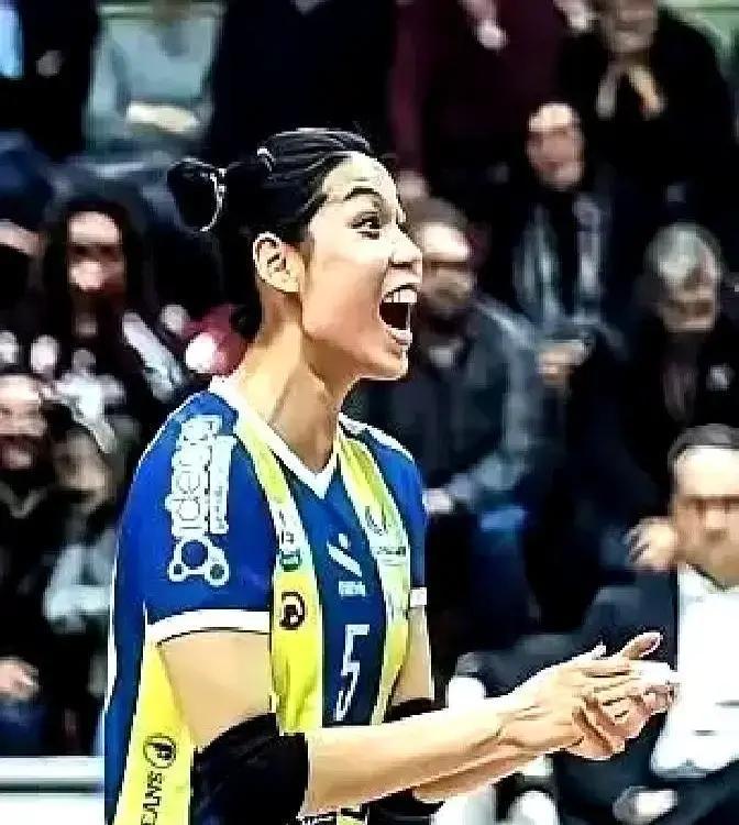 18分硬刚加比，22岁小将火了皮内罗洛保级战0-3输科内利亚诺，庄宇珊却拿