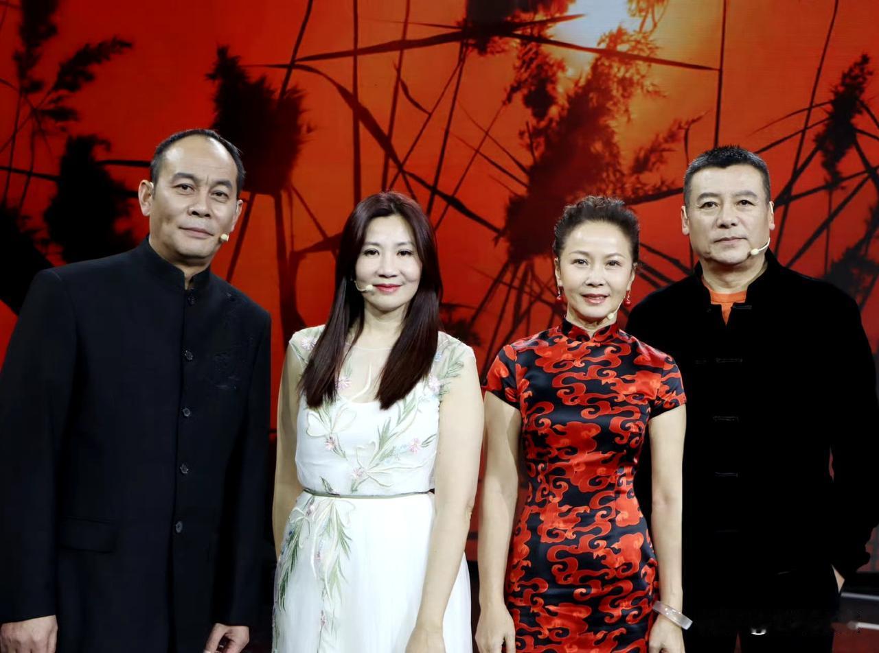 两对影视夫妻，年轻时拍摄过不少的影视剧，进入老年，已经很少出镜了。大家还记得他们