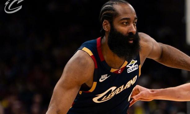 上半场看的太爽了，内外结合、行云流水，一度分差本周40分去了，第三节跟公牛的那一